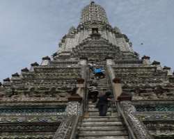 There is a beautiful view at the height of the main tower which is about 70 to 80 meters tall. The visitors have to climb the steep stairs to witness 